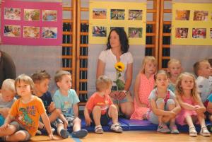 Vrtčevski otroci pomahali vrtcu v slovo 4